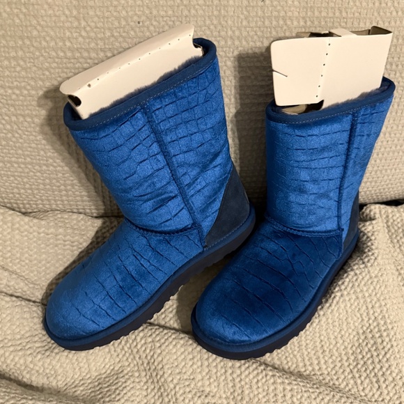 Authentic Rare Blue Velvet Uggs Women’s Sz 8 - Picture 4 of 8
